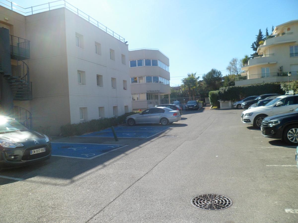 Hotelf1 Villeneuve Loubet Exterior foto
